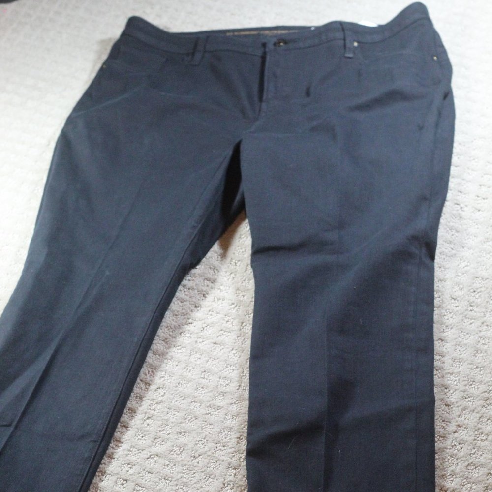 Chico's So Slimming Size 14 Black Girlfriend Straight Leg Jeans - LIKE NEW